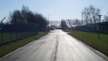 Kasernevej i solskin