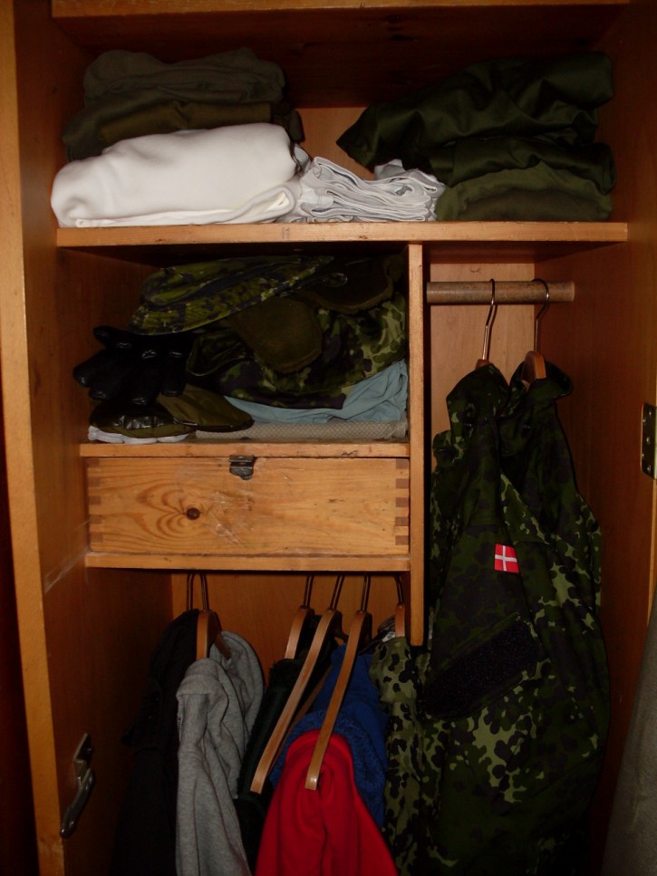 Mit tøjskab på kasernen