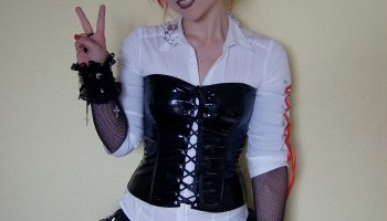 Simone prepped up til Dir En Grey