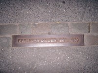 Berlinmuren... Nu som fortorv!