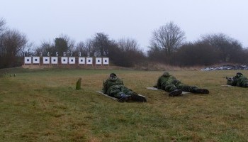 Skydning på skydebanen close-up