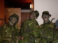 Trætte værelseskammerater efter feltdag